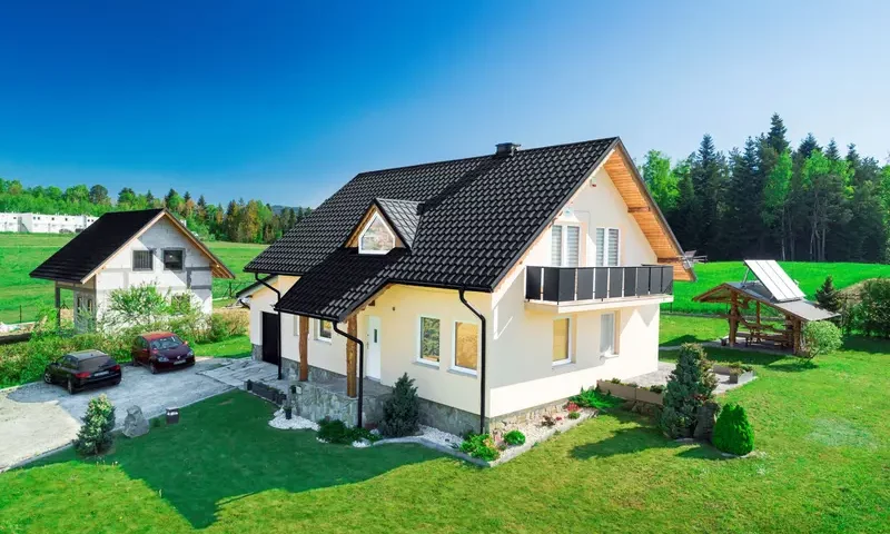 Šindelová střecha v moderním hávu: Plech, který dýchá tradicí